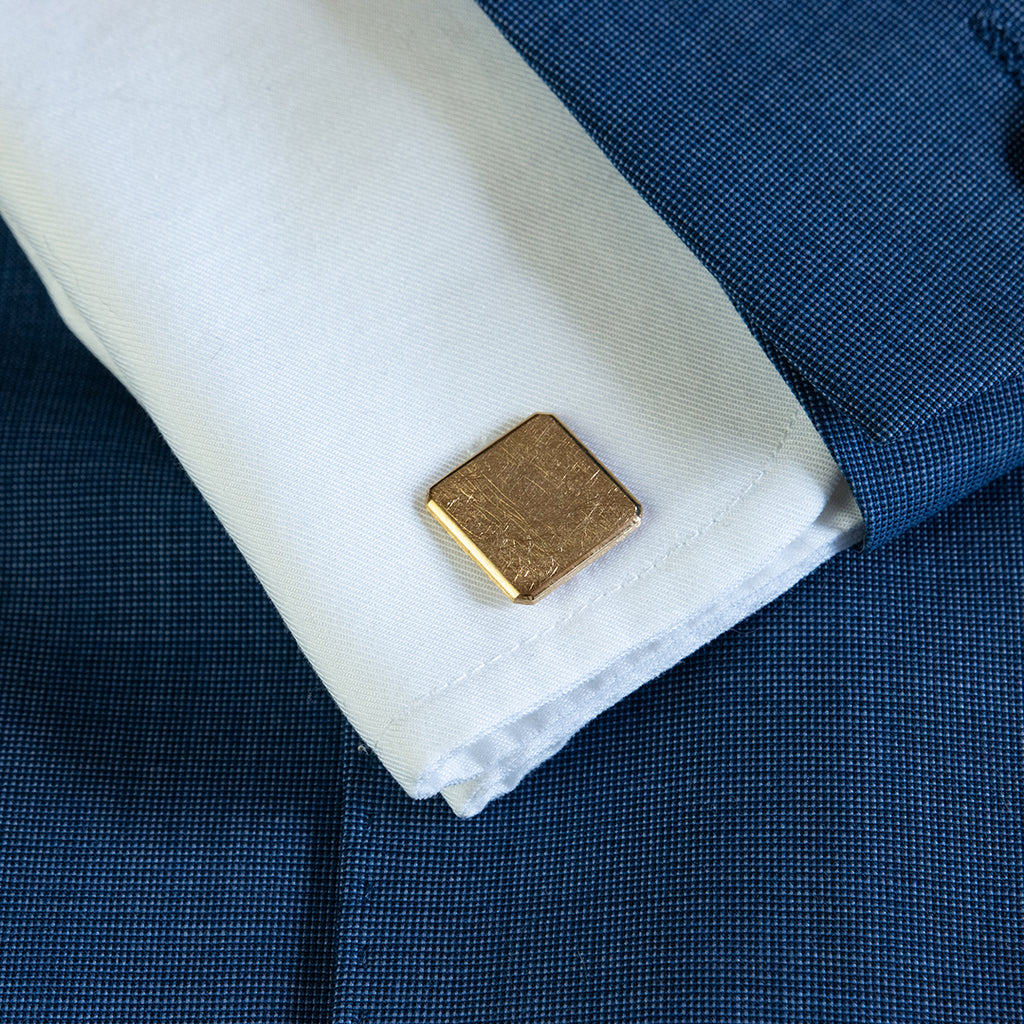 Gouden manchetknopen in vierkante vorm. Keuze uit hoogglans, mat of ijsmat afwerking. Handgemaakte manchetknopen van Meijlis