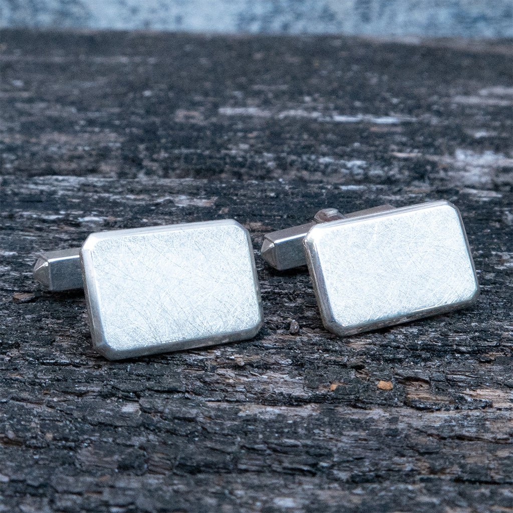 925 Zilveren manchetknopen in rechthoekige vorm. Keuze uit hoogglans, mat of ijsmat afwerking. Handgemaakte manchetknopen van Meijlis.
