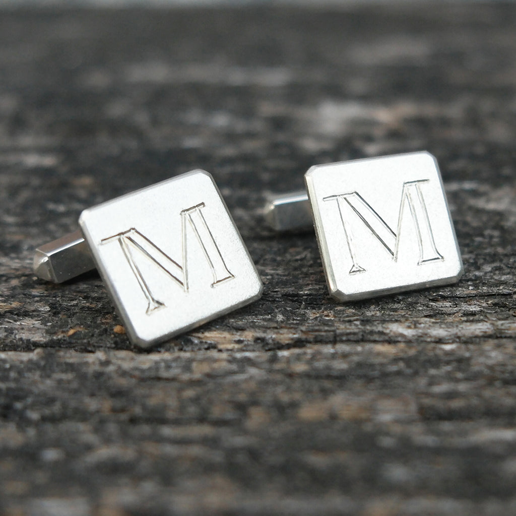 925 Zilveren manchetknopen in vierkanten vorm. Keuze uit hoogglans, mat of ijsmat afwerking. Handgemaakte manchetknopen van Meijlis.