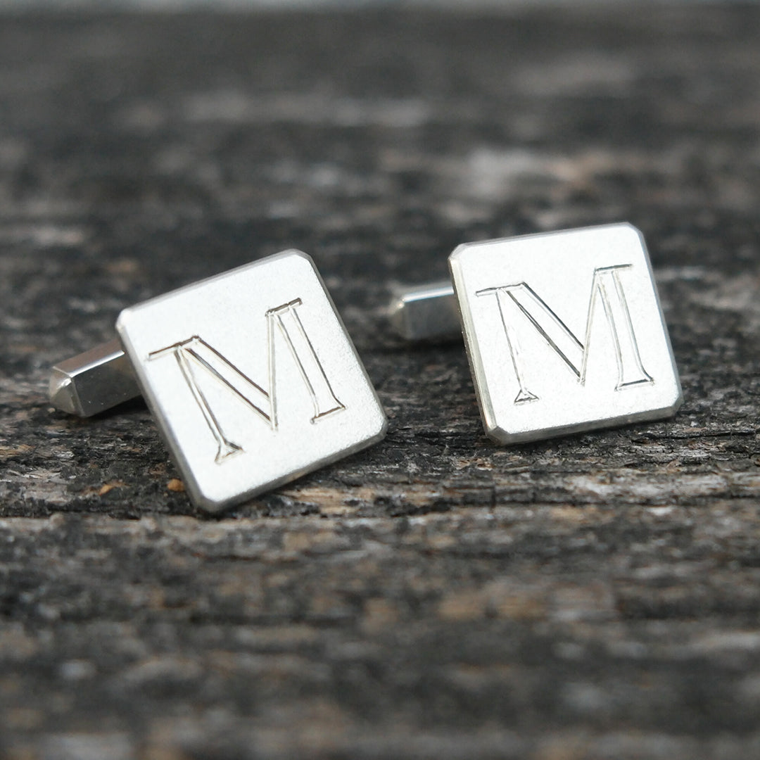 925 Zilveren manchetknopen in vierkanten vorm. Keuze uit hoogglans, mat of ijsmat afwerking. Handgemaakte manchetknopen van Meijlis.